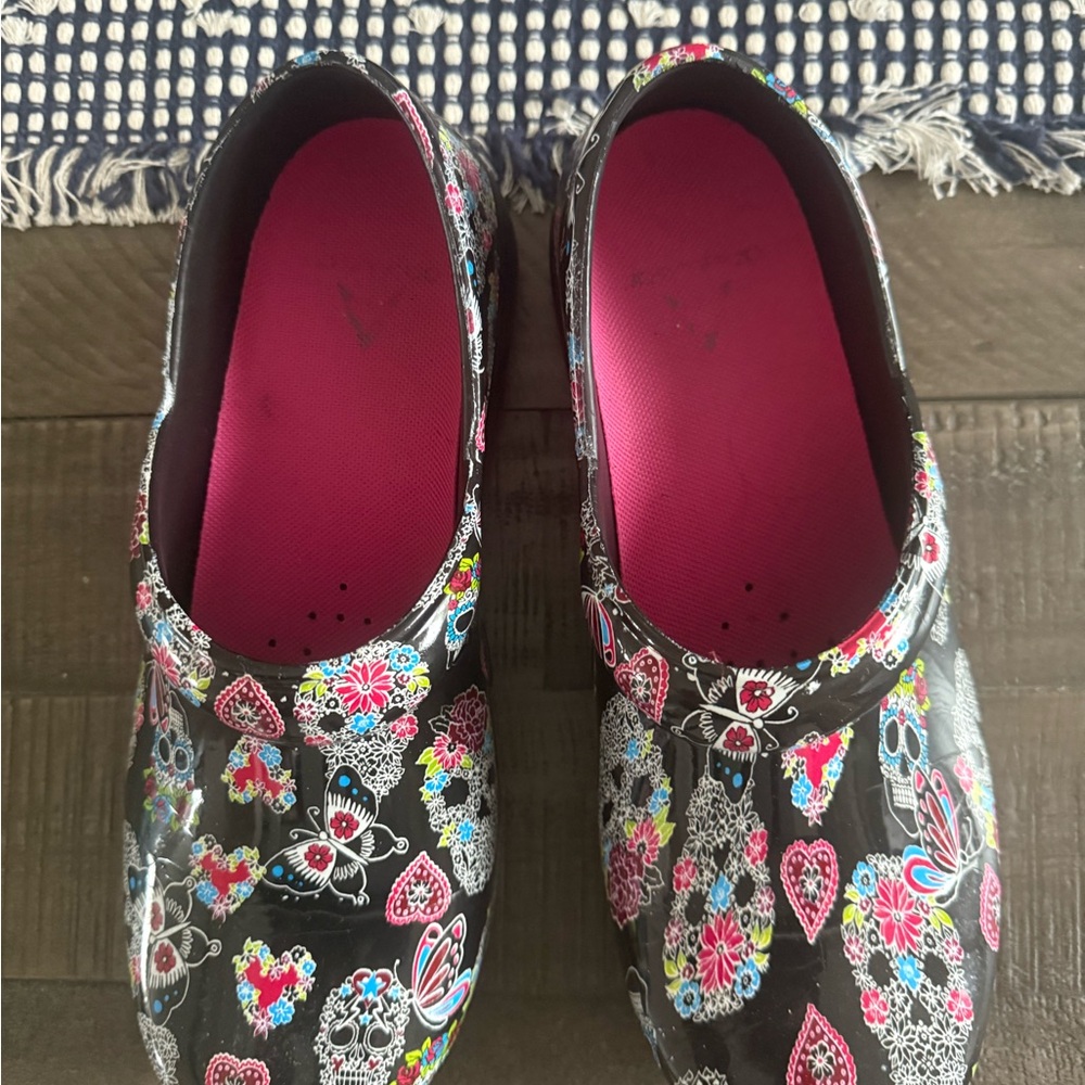 Colorful skull Clogs